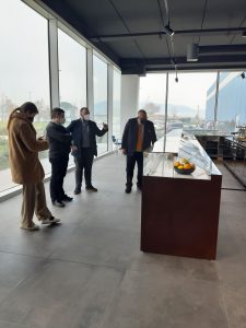 assessore regionale michele fioroni visita stabilimento isa spa