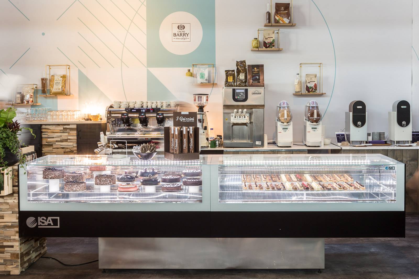 Display Cases Oneshow with gelato and pastry